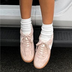 - Dolce Vita Notice Sneakers
